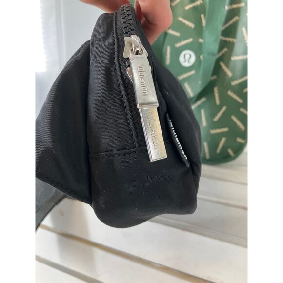 LULULEMON BLACK WAIST BELT BAG WITH GREEN SHOPPING TOTE - Picture 5 of 16